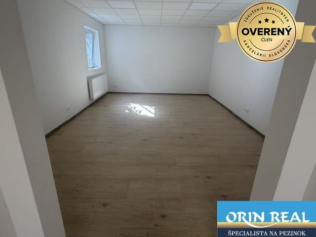 Na prenájom obchodný priestor v centre Pezinka 100m2 - Zdjęcie 12