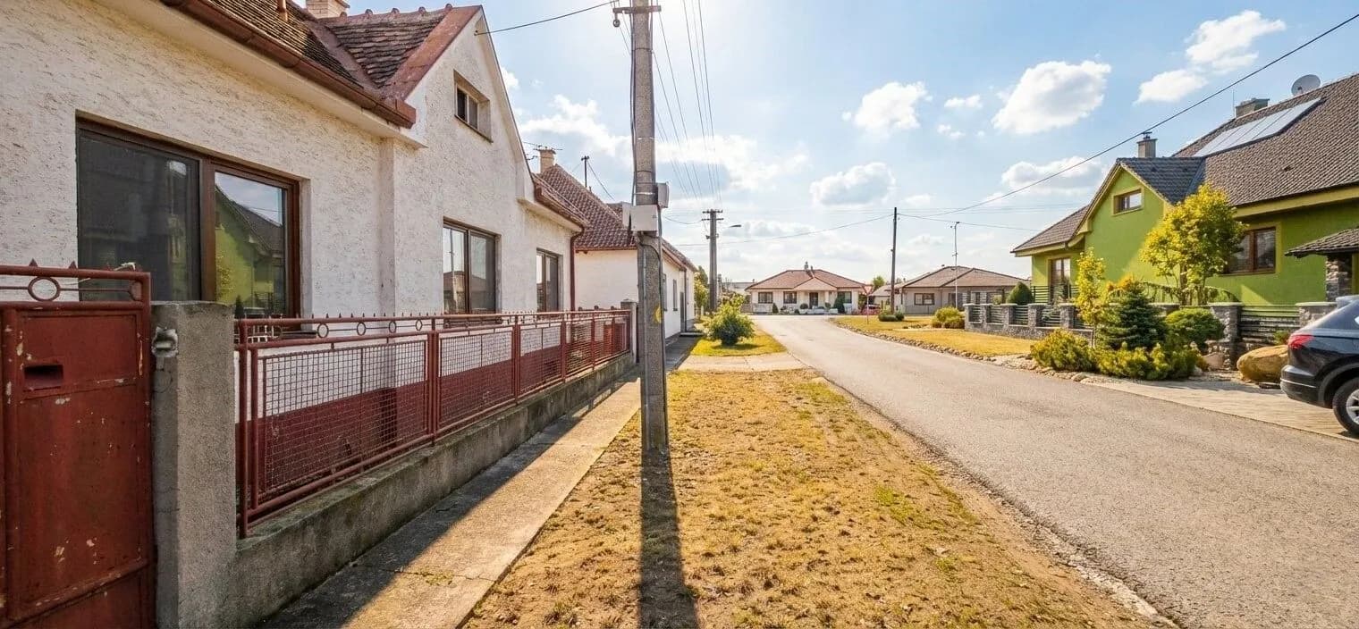 Rezervovaný/PNORF – 4i + kk rod. dom, 2x garáž, veľká záhrada, ul. Ľ. Štúra v Maduniach - Bild 5