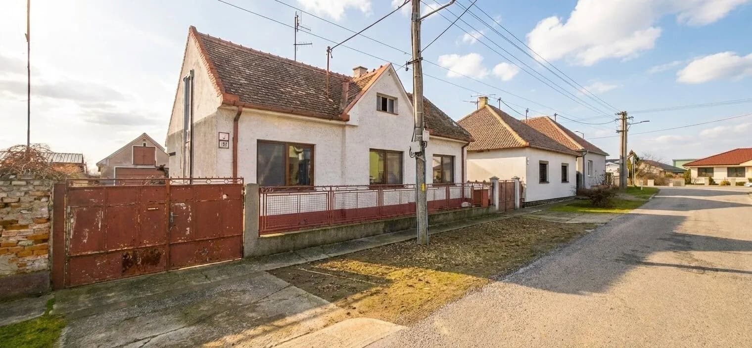 Rezervovaný/PNORF – 4i + kk rod. dom, 2x garáž, veľká záhrada, ul. Ľ. Štúra v Maduniach - Bild 6