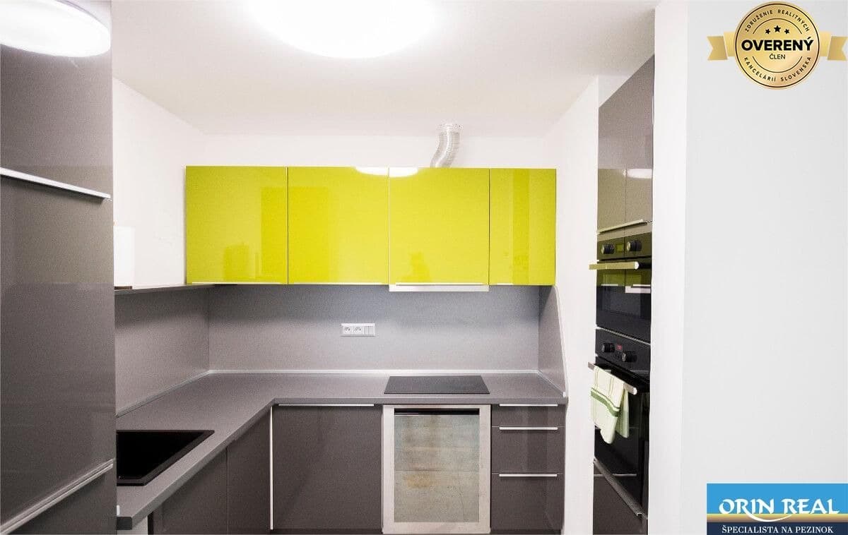 Na Prenájom krásny klimatizovaný mezonet v Pezinku 1.100,- Eur - Zdjęcie 5