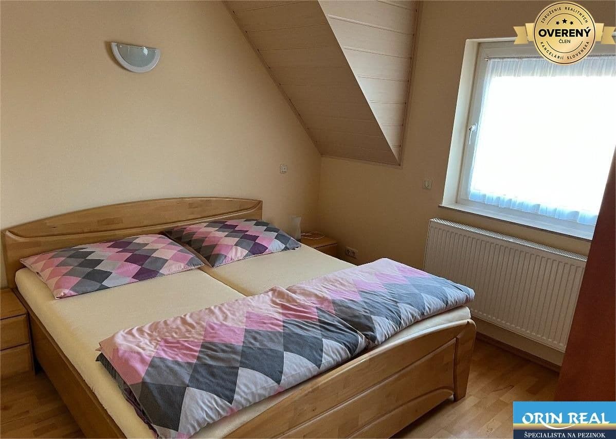 Na prenájom 2 izbový byt v podkroví rodinného domu Slnečné jazerá JUH - Zdjęcie 5