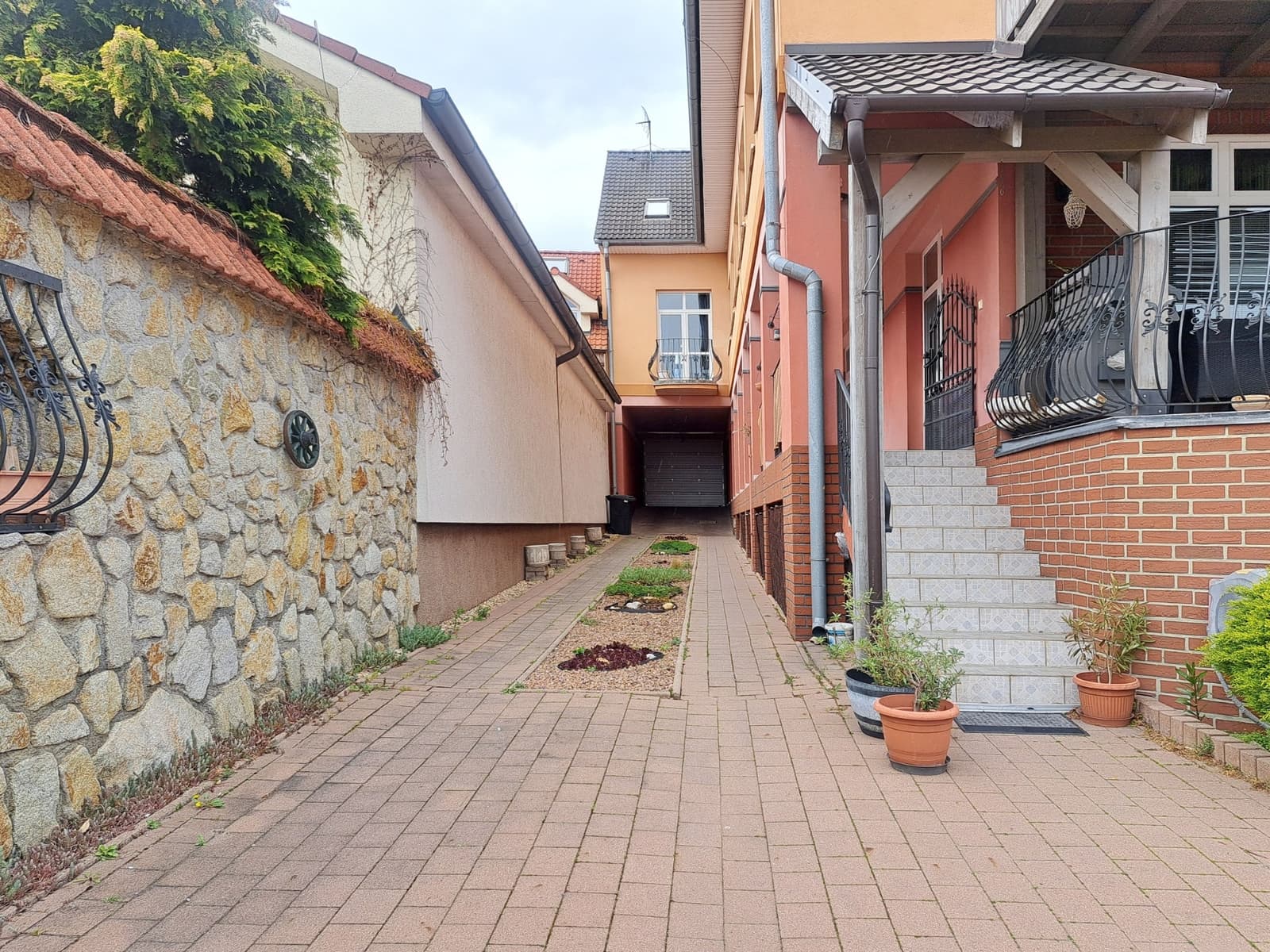 Investičný polyfunkčný objekt s potenciálom pre bytový dom - Image 4