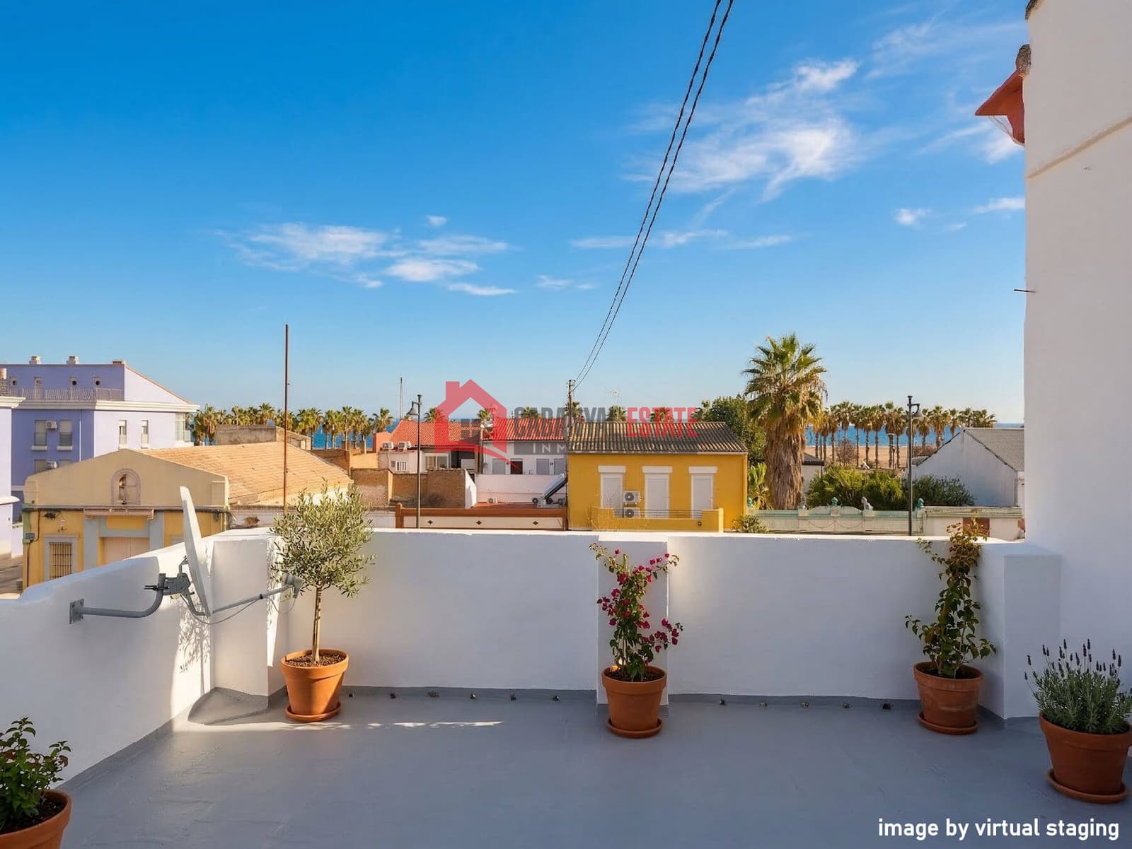Casa adosada con gran potencial a 100 metros del mar – Calle Eugenia Viñes