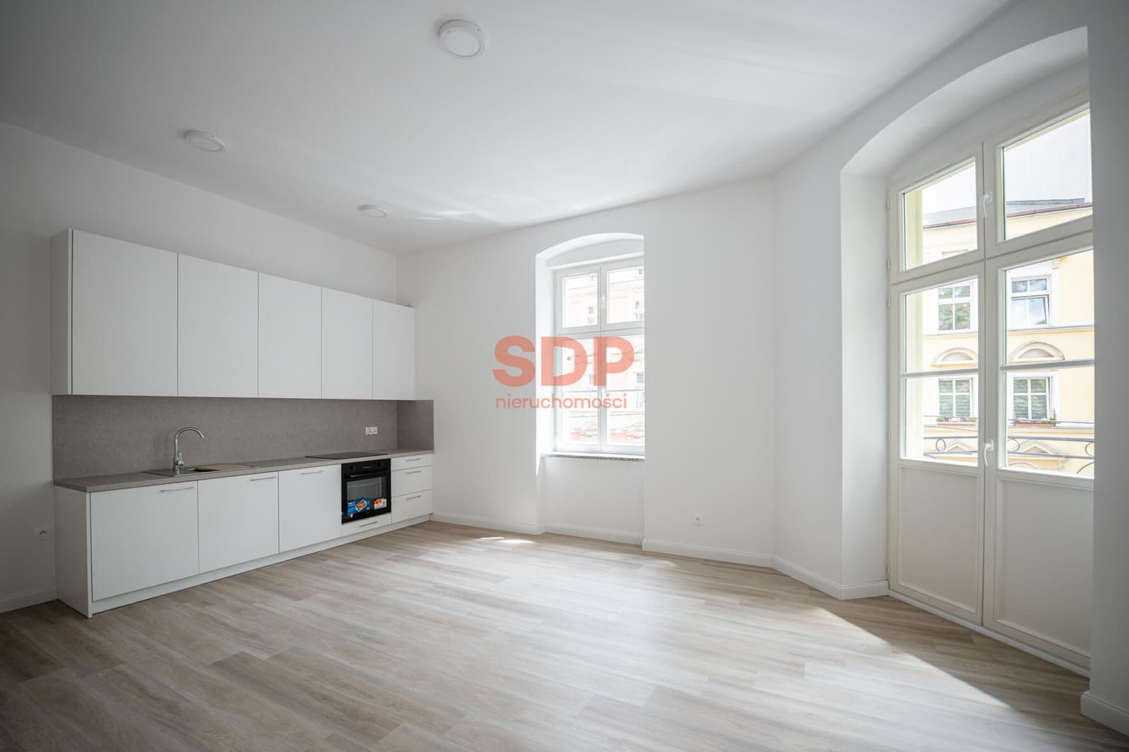 urokliwa kawalerka w odrestaurowanej kamienicy | balkon - Image 1